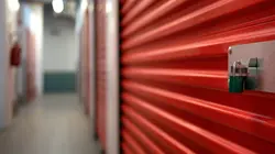 Adjugé, vendu !  S02E20 Les envahisseurs