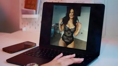 Cam girls get rich