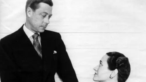 Affaire royale : les secrets d'une abdication La presse