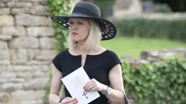 Agatha Raisin S03E04 Du lard ou du cochon