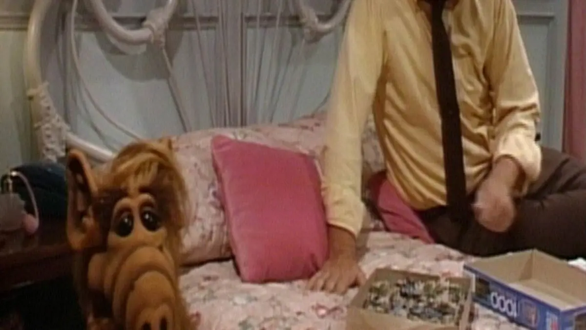 Alf S01E02 La nuit, tous les Alf sont gris