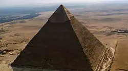 Alien Theory S04E06 Pyramides, structures de mystères