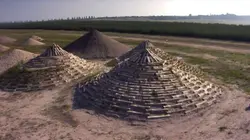 Alien Theory Les pyramides cachées