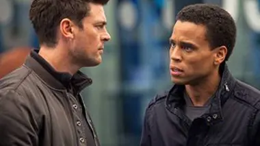 Almost Human S01E01 Binôme