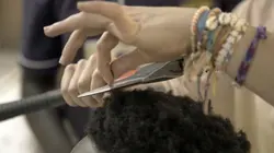 Ambre coiffure, le salon voyageur Au Kenya