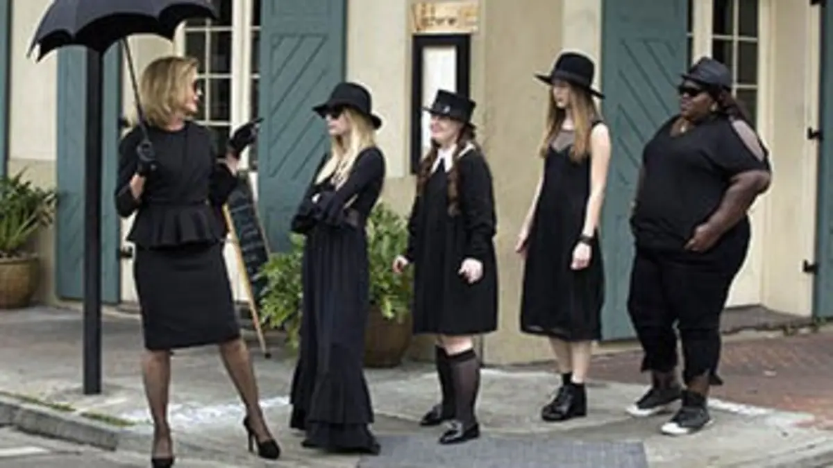 American Horror Story : Coven S03E01 Les sorcières de La Nouvelle-Orléans