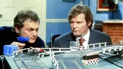 Amicalement vôtre S01E24 Une rancune tenace