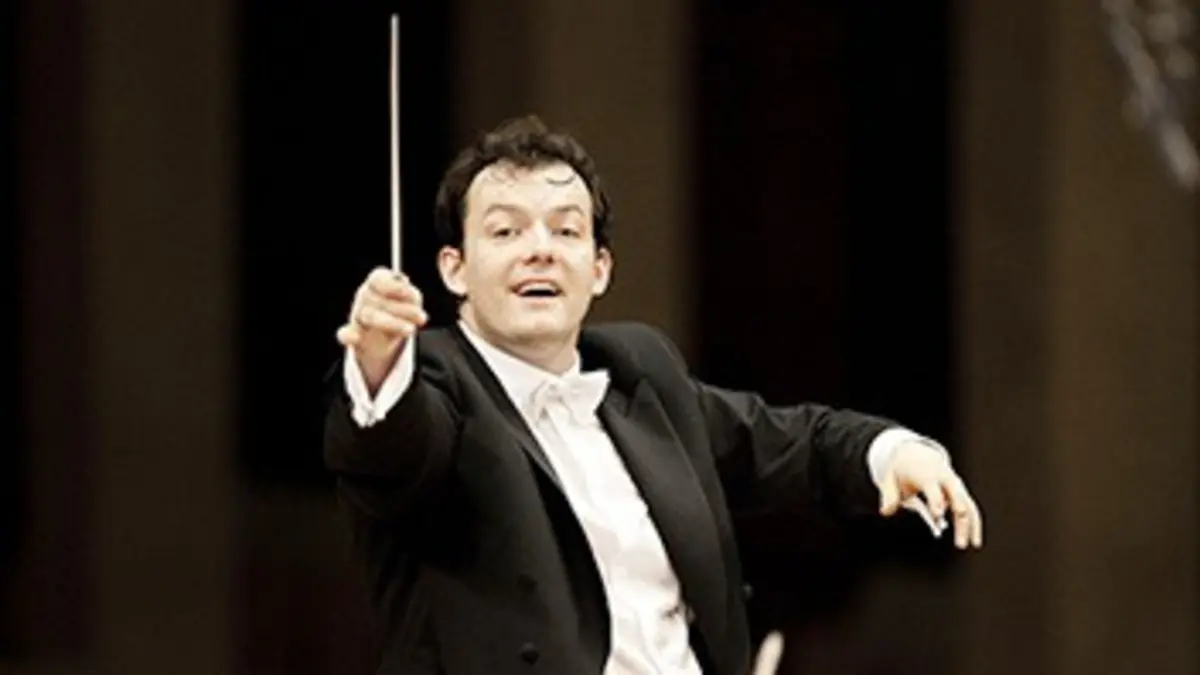 Andris Nelsons dirige l'Orchestre de la Radio Bavaroise Ives, Adams, Stravinsky, Dvorák