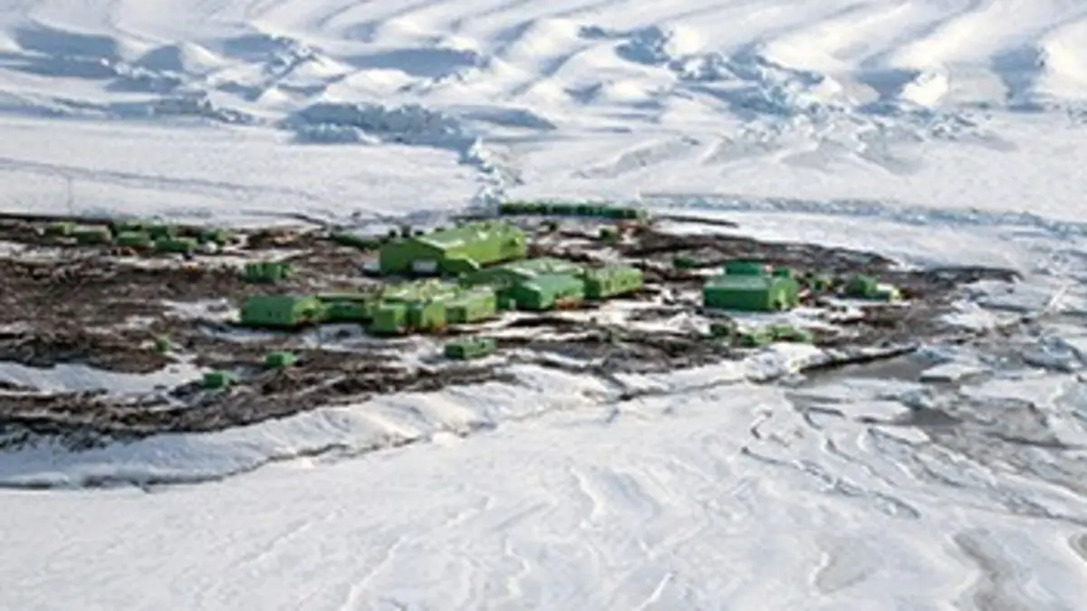 Antarctica, une année sur la glace