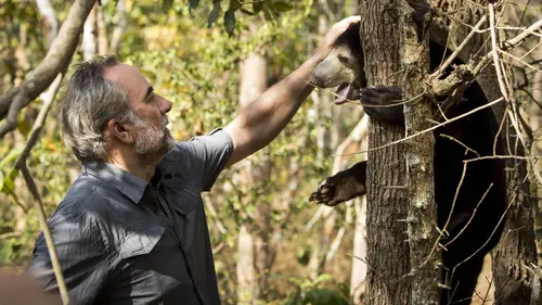 Antoine Duléry et Chanee sur la terre des ours