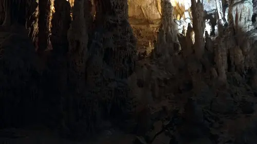Antoine l'Aventure Dans les profondeurs de l'Ardèche