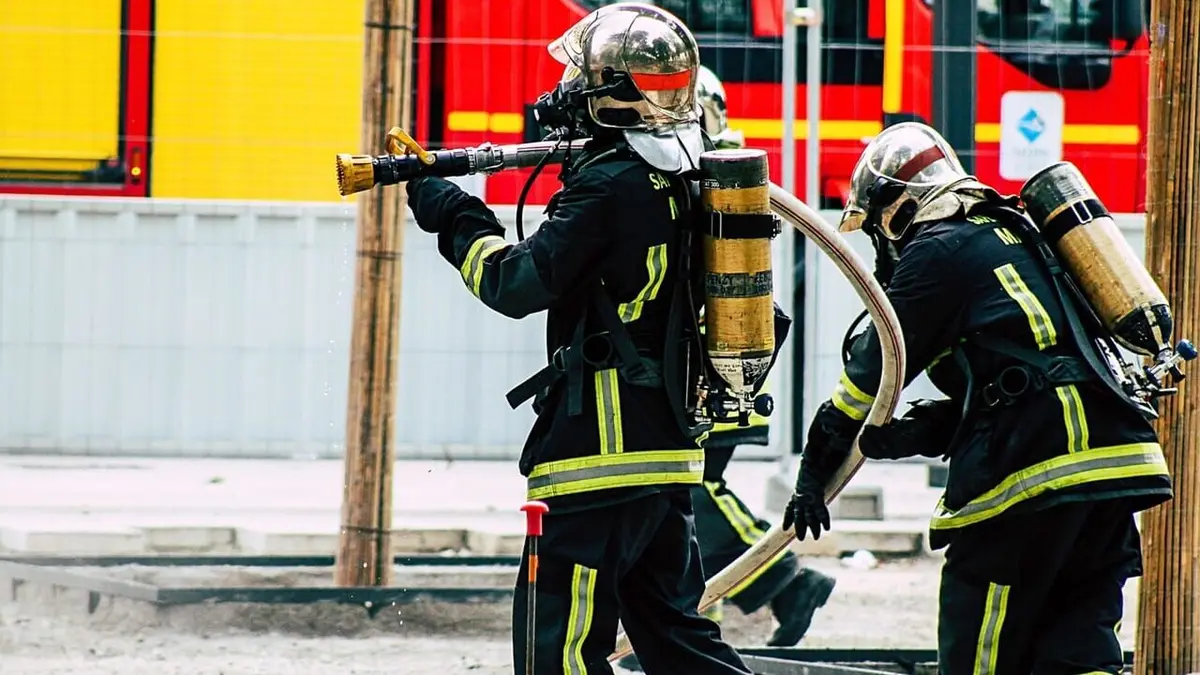 Appels d'urgence S20E193 Incendies et accidents : pompiers de choc pour quartiers chauds