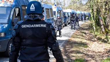 Appels d'urgence S01E07 Gendarmes d'Evry : opérations coup de poing anti-violences