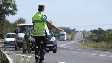 Appels d'urgence S17E127 Trafiquants, chauffards : gendarmes de choc sur les routes du Nord