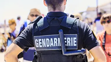 Appels d'urgence S21E203 Rodéos, vols et courses-poursuites : nuits chaudes sur la Côte d'Azur