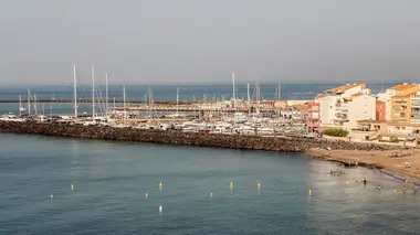 Appels d'urgence S25E295 Cap d'Agde : un été chaud dans la station de tous les excès