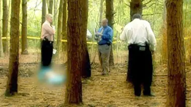 Après 48 heures, l'enquête continue E04 Au fond des bois