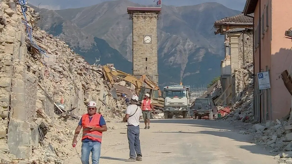 Après le séisme : l'Italie à la rescousse de son patrimoine E01