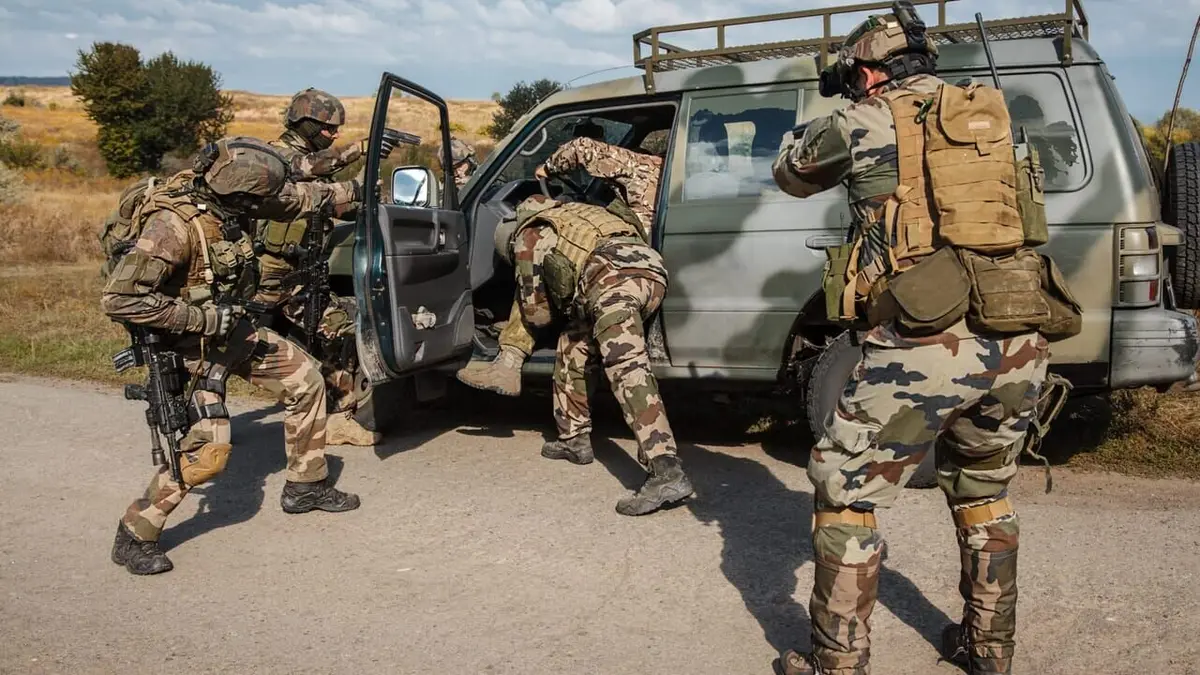 Armée française : air, terre et mer 100 jours d'entrainement avec les unités spéciales
