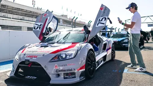 Arnaud Tsamère, le fou du volant