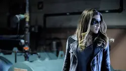 Arrow S05E21 En l'honneur de nos pères