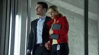 Arrow S01E22 Menace sur la ville