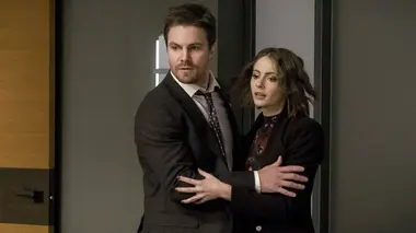 Arrow S05E13 L'ombre des armes