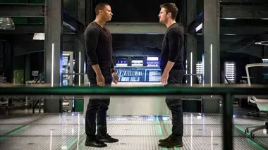 Arrow S06E17 Comme des frères