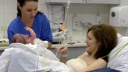 Arte regards Urgence en salle d'accouchement