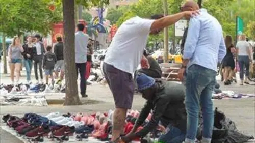 Arte regards Barcelone : les vendeurs de rue dans le collimateur