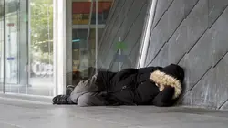 Arte Regards E828 Des initiatives pour reloger les sans-abri