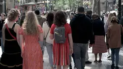 Arte Regards  E910 Les Barcelonais traquent les pickpockets