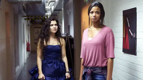 Athena, en mode création S01E16 Pâte à modeler