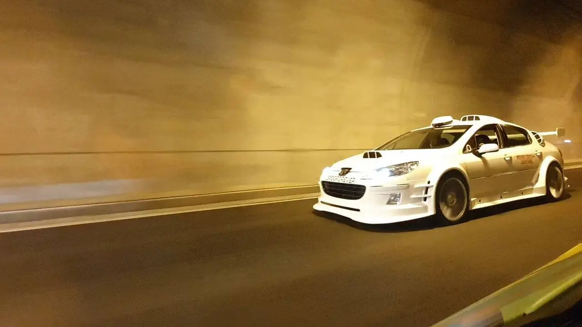 Au coeur de l'enquête Gumball Race : 100 jours dans la course des milliardaires sans limites (n°1)