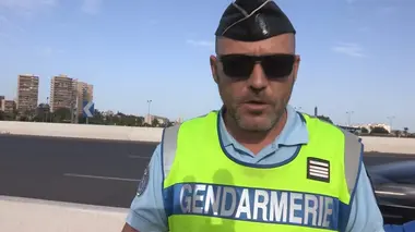 Au coeur de l'enquête Chauffards, exhibitionnisme, conduite sans permis : 100 jours avec les gendarmes de l'autoroute des vacances
