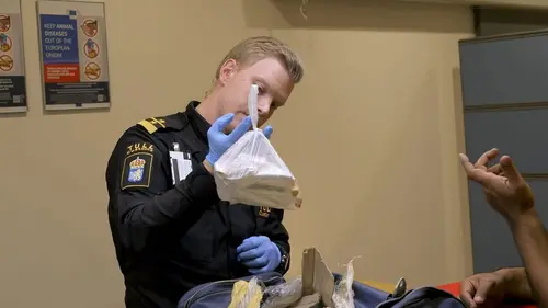 Au cœur des douanes : Suède S01E12 Secrets du coffre