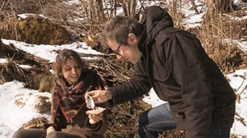 Au p'tit bonheur la France S04E02 Une cueilleuse en hiver