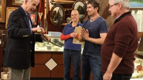 Auction Kings S03E09 Oliver North réclame son épée. - Gravures sur os