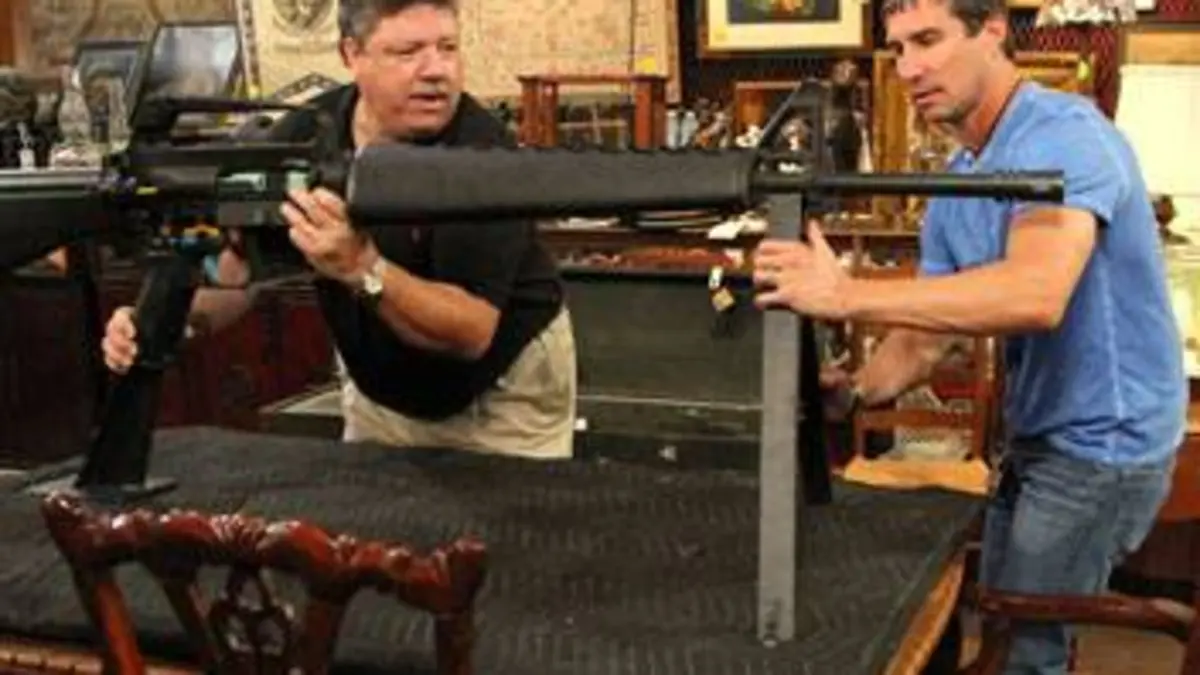 Auction Kings S04E07 M16, chaise musicale actionnée par les fesses
