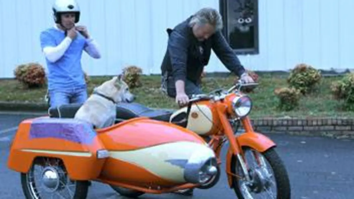 Auction Kings S04E15 Récompense de Michael Jackson pour «Thriller». - Moto hongroise Pannoina