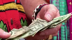 Baggage Battles Intrigue en Californie