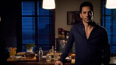 Balthazar S03E03 Dos au mur