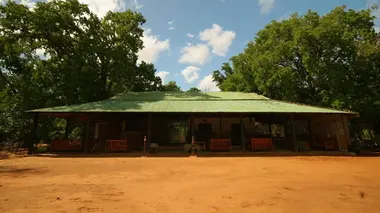 Remue-ménage dans le cimetière