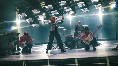 Basique, le concert S01E38 Hyphen Hyphen / Santa