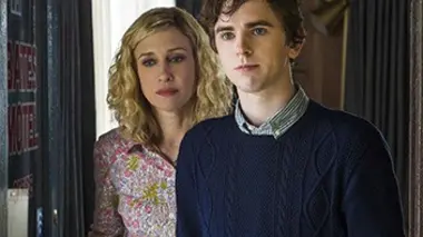 Bates Motel S03E01 Une mort dans la famille