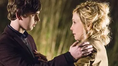 Bates Motel S03E02 Le club Arcanum