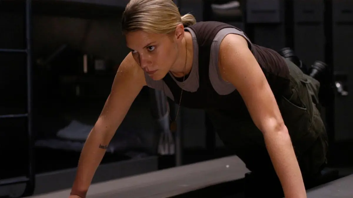 Battlestar Galactica S02E17 Une main de fer