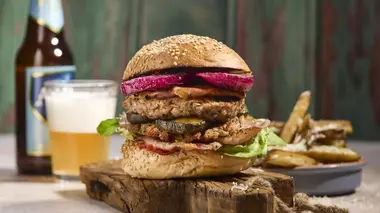 Burger italien avec frites au parmesan