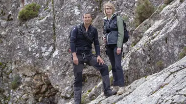 Bear Grylls : VIP vs. Wild Les montagnes de Sardaigne avec Cara Delevingne