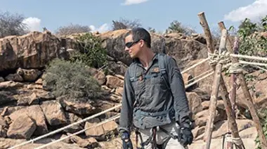 Bear Grylls : VIP vs. Wild S03E08 Julia Roberts